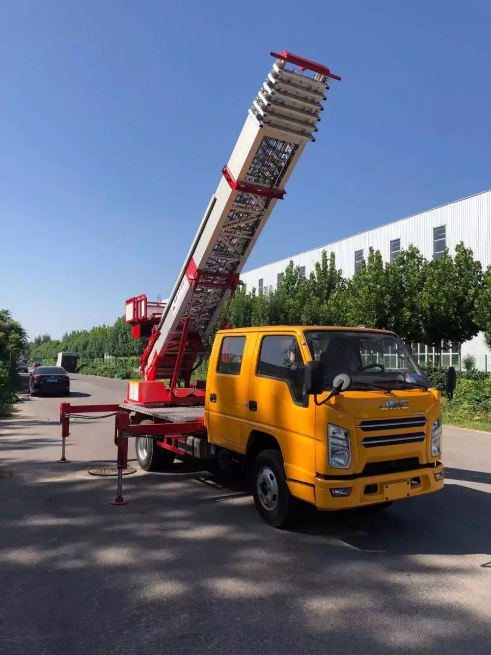 七坊镇附近的云梯车出租服务：轻松解决高空作业需求