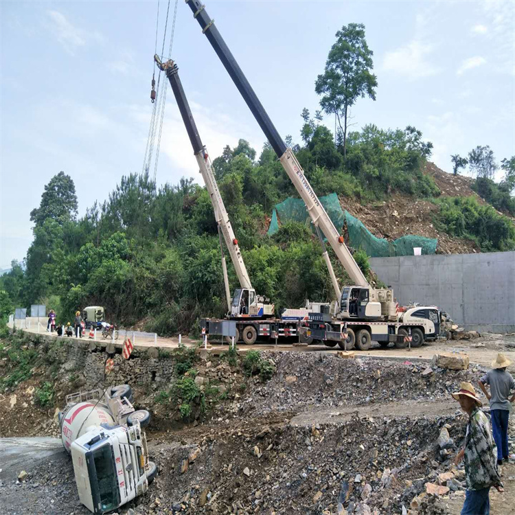 七坊镇汽车掉沟里叫吊车救援要多少钱